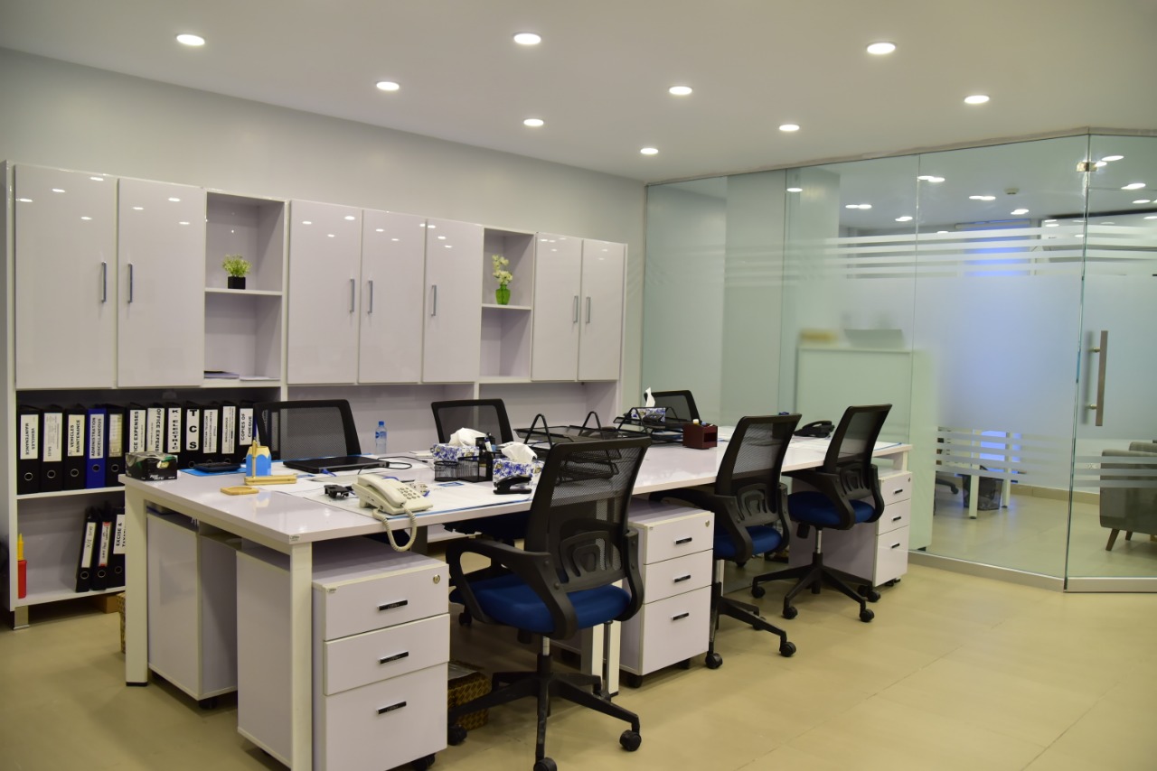 Open-plan workstations with high-gloss white storage